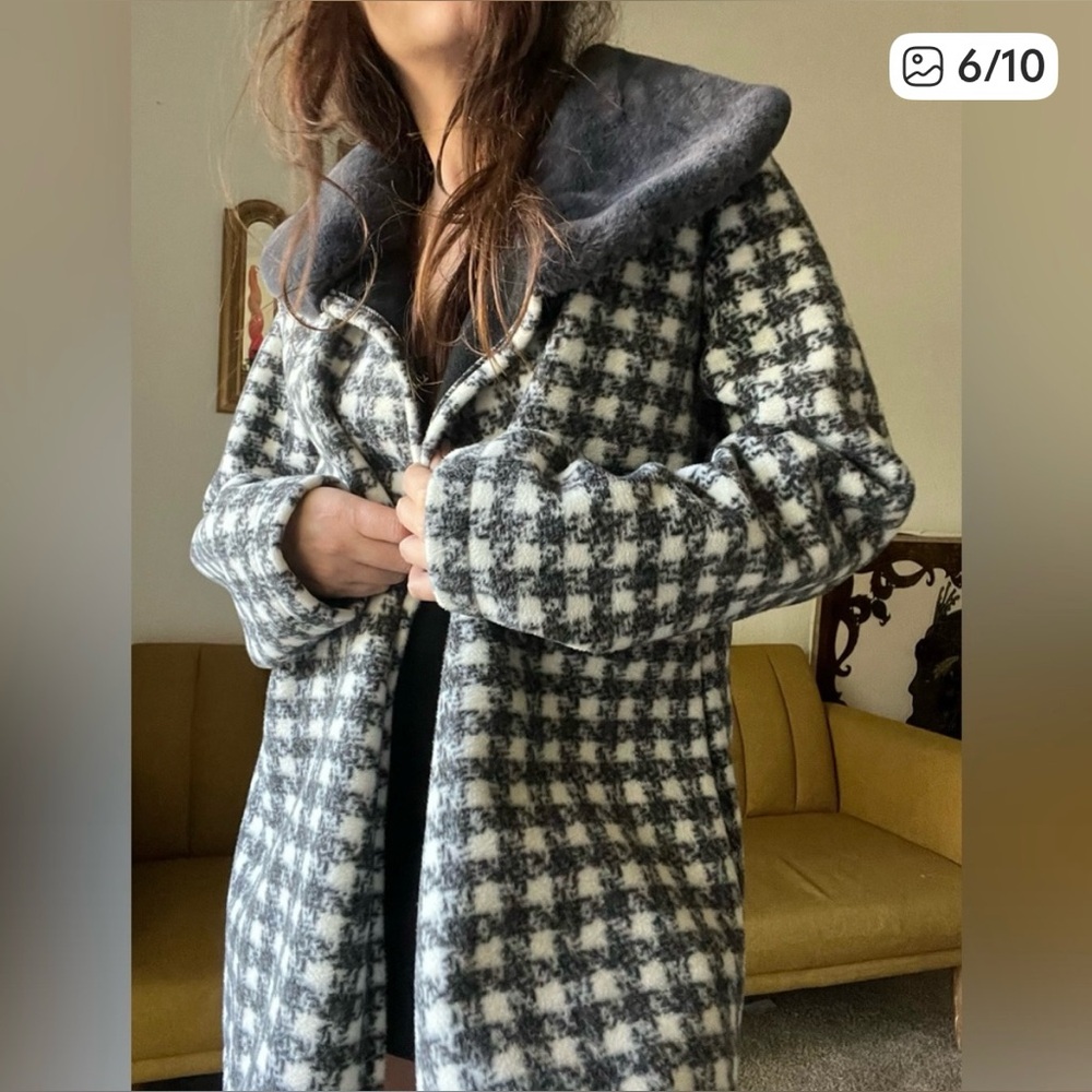Stylish Black and White Women's Coat - Picture 4 of 12